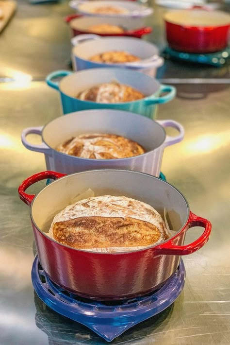 Bread In Le Creuset Dutch, Le Creuset Recipes Bread, Dutch Oven Kitchen Decor, Le Creuset Bread Recipes, Le Creuset Dutch Oven Recipes, No Knead Dutch Oven Bread, Dutch Oven Bread Recipe, Creuset Recipes, Le Crueset