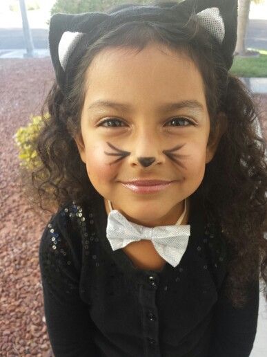 Easy Halloween make up for kids, kitty cat Cat Make Up Kid, Kids Cat Costume Makeup, Kids Kitty Cat Makeup, Easy Cat Face Makeup, Kids Halloween Cat Makeup, Kitty Cat Makeup Kids, Kid Cat Makeup Halloween, Kitty Cat Face Paint Easy, Cat Face Paint Easy For Kids