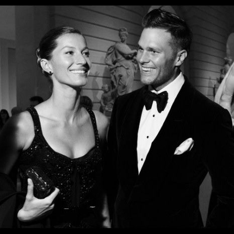 Giselle Bundchen & Tom Brady Giselle And Tom Brady, Gisele Bundchen Tom Brady, Tom And Gisele, Tom Brady Kids, Tom Brady And Gisele, Art Costume, Gisele Bündchen, Famous Couples, Gisele Bundchen