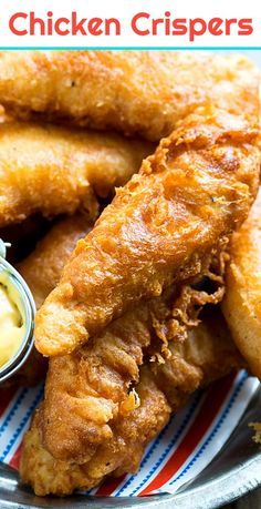 With this Chicken Crispers (Chili's copycat) recipe you can have juicy, tender, and flavorful chicken tenders at home. Chilis Copycat Recipes, Chicken Crispers, Hot Chicken Recipe, Chicken Thights Recipes, Chilli Chicken Recipe, Great Chicken Recipes, Healthy Chicken Recipes Easy, Diner Recept, Chicken Tender Recipes