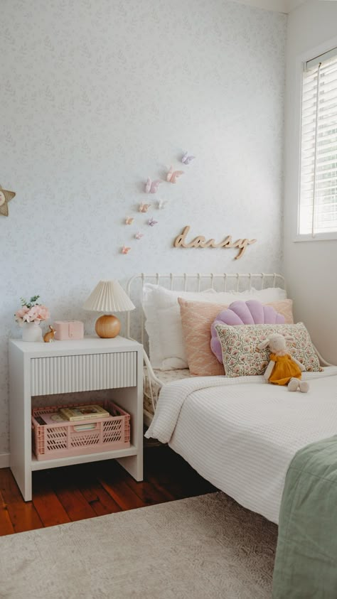 kidsroom, Pink Toddler Rooms, Shared Girls Room, Ideas Habitaciones, Kids Rooms Inspo, Toddler Bedroom Girl, Big Girl Bedrooms, Bedroom Reveal, Big Kids Room, Toddler Girl Room