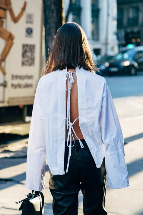 Paris Fashion Week Day 1 Open Back Shirts For Women, Fashion Week 2023 Paris, Spring Fashion Street Style, Fashion Week 23, Paris Fashion Week 2023, Open Back Shirt, Fashion Week 2023, Walking Down The Street, Quoi Porter