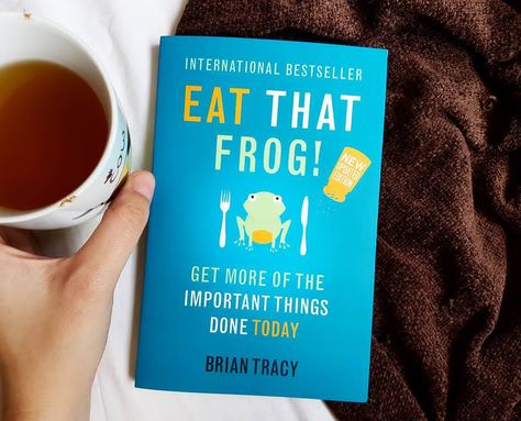 Eat That Frog, Best Motivational Books, Productivity Books, Eat The Frog, Overcome Procrastination, Must Read Books, Bucket List Book, Overcoming Procrastination, Success Books