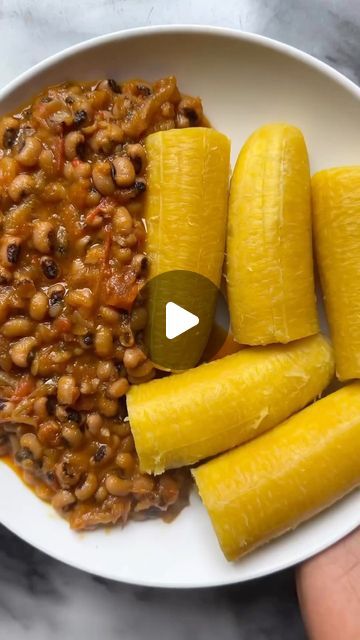 Peppa Soup on Instagram: "Ghana Bean Stew! 🇬🇭

Credit @travelandmunchies

Recipe
2 cups of dried black eyed peas - soaked overnight and cooked until tender
3/4-1 cup palm oil - more or less to taste
1 medium - large white or Spanish onion, thinly sliced 
1-2 scotch bonnet or habanero, finely diced 
4-5 tomatoes diced 
1-2 teaspoons of salt (or to taste)
2 teaspoons garlic powder
2 teaspoons paprika 
Water as needed 

To serve 
White rice, boiled ripe or unripe plantain, fried plantain

Follow @ilovepeppasoup for more amazing Food content.

#ilovepeppasoup #africanfood #nigerianfood #foodblogger #foodstagram #ghanafood #beanstew #ghana🇬🇭" Dried Black Eyed Peas, Unripe Plantain, Fried Plantain, Ghana Food, Plantains Fried, Nigerian Food, Bean Stew, Scotch Bonnet, Food Content