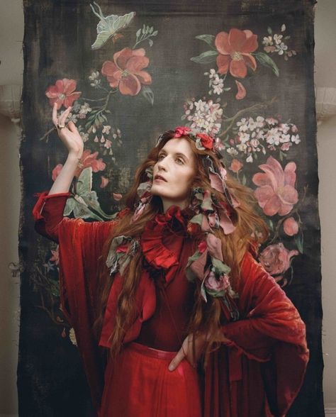 Florence Welsh, Florence Welch Style, Dance Fever, Flow Magazine, Italian Army, Florence Welch, Florence The Machines, Beautiful Photoshoot, Pre Raphaelite