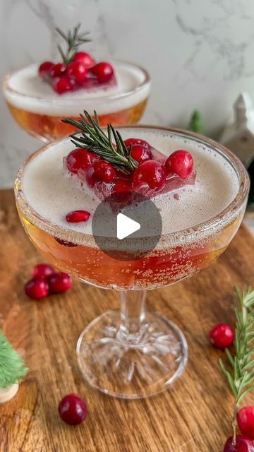 Maria Gabriela 🌱recipes🍹bevs on Instagram: "Pour a glass of holiday cheer!❤️

🍸Ingredients for Mistletoe Mimosas (or mocktails):
* 1 cup fresh cranberries
* 6 sprigs of rosemary
* 1/2 cup cranberry juice cocktail
* 1/2 cup apple juice
* 1 bottle (750 ml) of Champagne** (or Sparkling Apple Cider), chilled

❄️Utensils You’ll Need:
* Ice Cube Mold
* Cocktail Glasses

🎄How to make this Christmas Cocktail (or Mocktail):
1. Add about 12 cranberries into each ice cube mold. (To symbolize the 12 days of Christmas, but you can add as many as you like)
2. Pour cranberry juice into each mold to the halfway mark, then add apple juice. Note: Do Not fill the ice mold all the way up to the top because the liquid will expand once it’s frozen.
3. Stick a sprig of rosemary into each cube. Carefully tran Christmas Ice Cubes, Mistletoe Mimosa Ice Cube, Holiday Mimosa Ice Cubes, Cranberry Rosemary Ice Cubes, Christmas Ice Cubes Cocktails, Holiday Ice Cubes, Holiday Ice Cubes Cocktails, Clear Holiday Cocktails, Merry Mimosa Pomegranate Cranberry Ice