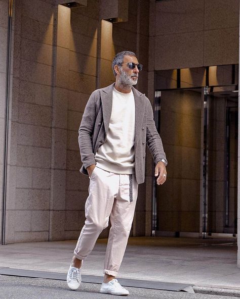 32 Best Men’s Clothing Styles For Men Over 50 Old Man Outfit, Clothes For Men Over 50, Clothing Styles For Men, 50 Year Old Men, Old Man Fashion, Men Over 50, Dressing Sense, Old Outfits, Celebrity News Gossip