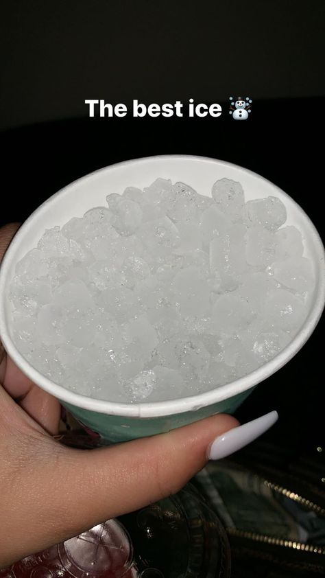 Ice Eater, Ice Aesthetic, Eating Ice, Snacks To Make, Food Babe, Food Therapy, Ice Bag, Yummy Comfort Food, Pretty Drinks