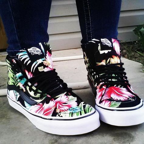 Floral Vans, Vans Shoes Fashion, Tenis Vans, Fresh Shoes, Hype Shoes, Vans Sneakers, Leather Shoes Woman, Dakota Johnson, Painted Shoes