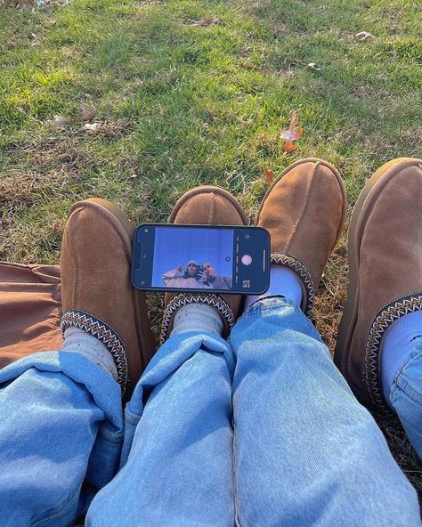 Matching Couple Shoes, Matching Shoes For Couples, Better Man Taylor Swift, Couple Shoes Matching, Bae Watch, Couple Pic, Friend Activities, Matching Shoes, Couple Shoes