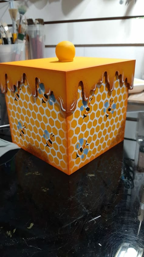 Painted Bee Hives Boxes, Bee Craft Ideas, Bee Hive Art, Bee Hive Design, Honey Bee Box, Painted Bee Hives, Bee Hives Boxes, Honey Ideas, Bee Yard