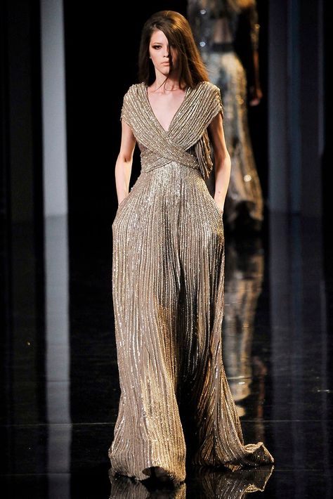 Elie Saab Haute Couture, Gold Evening Dresses, Ellie Saab, Elie Saab Fall, Elie Saab Couture, Amazing Dresses, Awesome Hair, Gold Glam, فستان سهرة