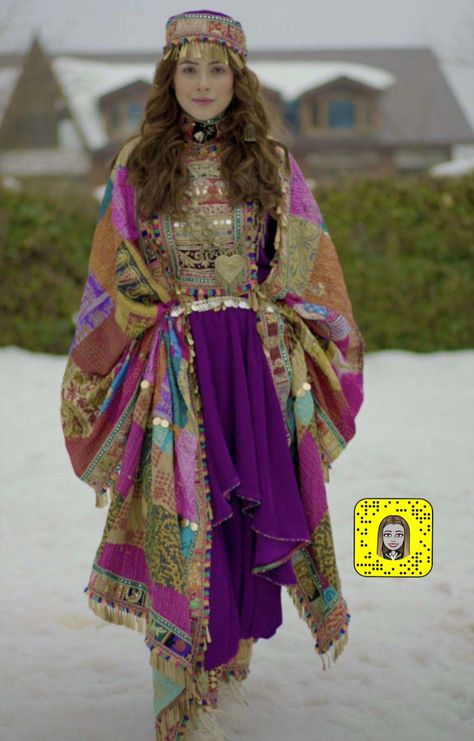 Kashmiri Dress Traditional, Kashmir Traditional Dress, Kashmiri Clothes, Fesion Designing, Kashmir Dress, Kashmiri Outfit, Kashmiri Outfits For Women, Afghan Aesthetic, Kashmir Culture