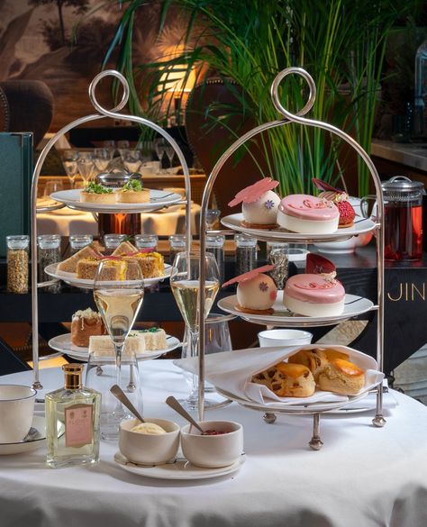 With so many afternoon tea options to choose from in London, we highlight some of the capital's best from the luxury hotels going the extra mile to guarantee a special experience. https://www.johansens.com/inspiration/the-best-afternoon-teas-in-london/ Luxury Afternoon Tea, Ritz Afternoon Tea, Afternoon Tea Party Decorations, Tea Time Party, Afternoon Tea London, Kids Tea Party, Tea Restaurant, Best Afternoon Tea, Ladies Tea