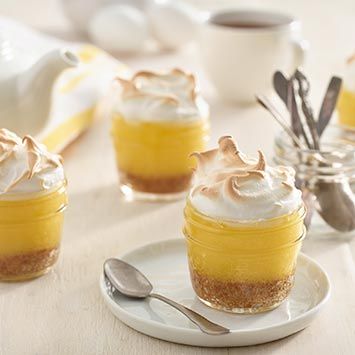 Mason Jar Lemon Meringue Lemon Meringue In A Jar, Lemon Meringue Parfait, Mason Jar Lemon Meringue Pie, Lemon Meringue Shooters, Lemon Pie In A Jar, Lemon Meringue Trifle, Lemon Meringue Desserts, Mason Jar Deserts, Cake Brochure