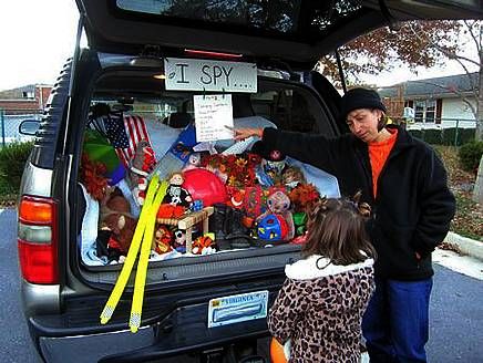 "I Spy" trunk or treat Trunk Or Treat Decorating Ideas, Church Trunk, Halloween Car Decorations, Church Halloween, Trunk Or Treat Ideas, Halloween Traditions, Treat Ideas, Trunk Or Treat, Trick Or Treater