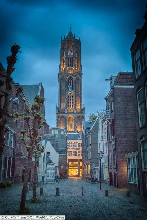 9 Standout memories of Utrecht, Netherlands - Our World for You France Beautiful Places, Utrecht Netherlands, Holland Netherlands, Netherlands Travel, Jack Kerouac, Amsterdam Netherlands, Street Lamp, Travel Europe, Europe Destinations