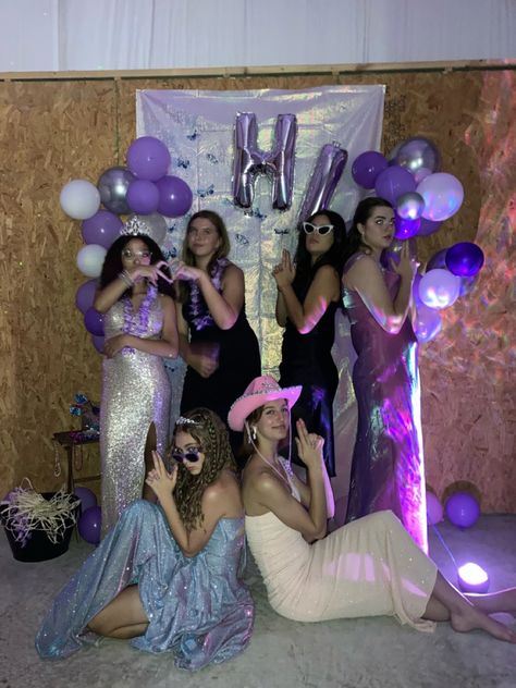 Euphoria Birthday, Party Dress Code, Party Dress Codes, Prom Themes, Prom Theme, Black Jeans Outfit, Birthday Party Dress, Pin Image, Photo Inspo