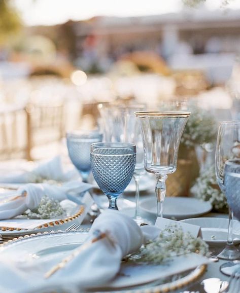 This dusty blue and gold table setting is simply dreamy 😍 What do you say?  Photo from @jacobopachon  Location, @islandathensriviera  Planner, @anjieofu_only_for_you_events  Florist, @studio7flowers Al Fresco Wedding, Gold Table Setting, Athens Riviera, Minimal Wedding Dress, Mediterranean Blue, Greece Wedding, Island Art, Minimal Wedding, Film Wedding