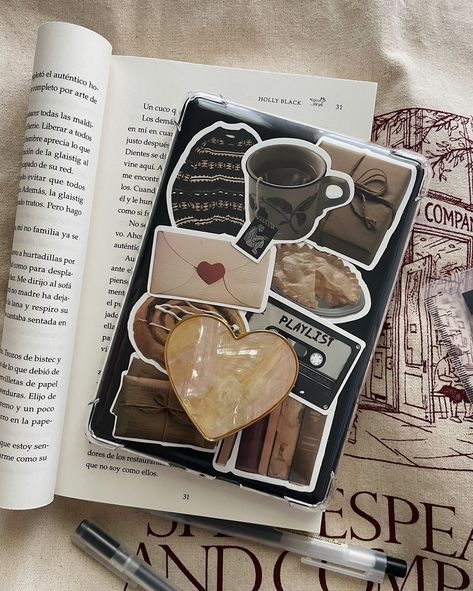 sarai ☕️ on Twitter: "my kindle 🤎🍂💌 https://t.co/EYkoGzhAQU" / Twitter Bookstagram Inspiration, Kindle Cover, Book Enthusiast, Kindle Case, Kindle Paperwhite, Psychological Thrillers, Free Kindle Books, E Reader, I Love Books