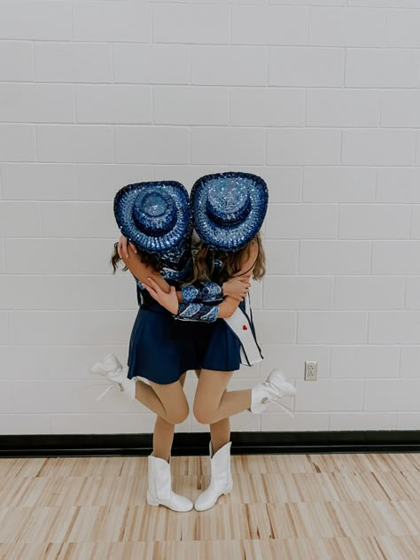 Drill Team Graduation Pictures, Senior Night Outfit Ideas, Drill Team Senior Pictures, Drill Team Poses, Drill Team Pictures Poses, Drill Team Aesthetic, Drill Pictures, Drill Team Uniforms, Team Picture Poses