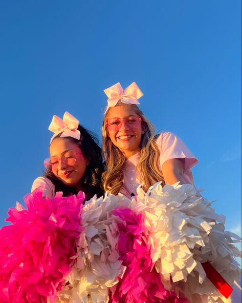 Cheer Pink Out, Fnl Cheer Pictures, Highschool Cheer Pictures, Pink Out Cheer, Cheer Photoshoot, Highschool Cheer, Cheerleading Routine, Varsity Cheerleading, Cheer Aesthetic