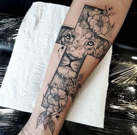 Christian Inspired Tattoos For Women, Unique Christian Tattoos, Christian Sleeve Tattoo, Petit Tattoo, Cross Tattoos For Women, Muster Tattoos, Religious Tattoos, Tattoos Geometric, Thigh Tattoos Women