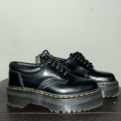 Size 6 (fits like 7w) 8053 Quad Platform Doc Martens Dr Martens Low Platform, Doc Martens Low Platform, Low Rise Doc Martens, Doc Martens Quad, Low Docs, Doc Martens 8053, Queens Gambit Fashion, Low Doc Martens, 8053 Quad