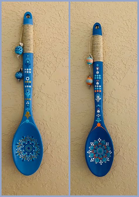 Painting On Wooden Spoon, Wooden Spoon Painting, Spatula Art, Spoon Painting, Spatula Painting, Wooden Spoon Crafts, Painted Spoons, Spoon Crafts, Hand Painted Frames