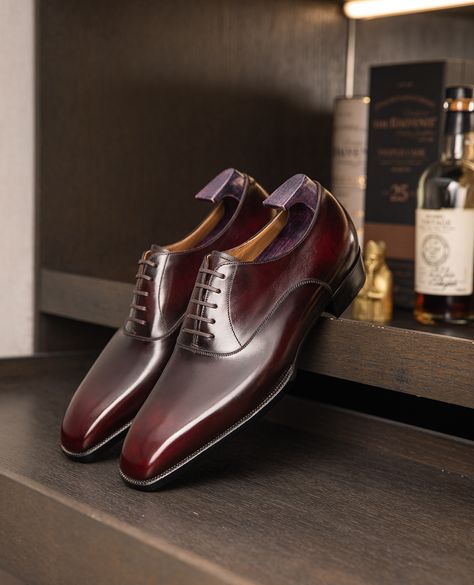 New model coming up~ Mod.8003 Oxford in Dark Burgundy, placing it on the wine fridge would be particularly appropriate. #acme #acmeshoemaker ⁠ #handmadeshoes⁠ #dressshoes #handwork #shoestyle #shoelover #shoecare #handcrafted #menshoes #bespoke⁠ Men's Wedding Shoes, Alligator Shoes, Crocodile Shoes, Bespoke Shoes, Dark Burgundy, Groom Wear, Leather Oxford Shoes, Men's Shoe, Leather Skin