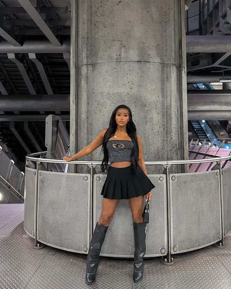 Zoë🤍 (@zoenahabwe) • Instagram photos and videos Drake Concert Outfit Summer, Concert Outfit Ideas Skirt, Concert Outfit Ideas Midsize, Concert Outfit Ideas For Men, Concert Outfit Ideas 2023, Outfit Ideas Sneakers, Drake Concert Outfit Ideas, Concert Outfit Ideas Plus Size, Drake Concert Outfit