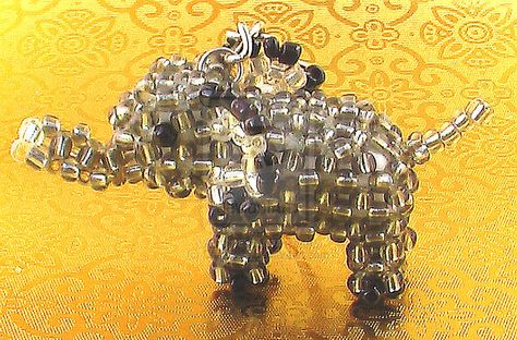 Beaded elephant by Craftcove.deviantart.com on @deviantART Gecko Pattern, Beaded Elephant, 3d Elephant, Nice Patterns, Beaded Diy, Tiny Animals, Beaded Patterns, Beaded Dragonfly, Beading Jewelery