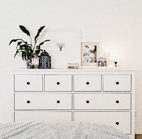 Hemnes Chest Of Drawers, Chest Of Drawers Decor, Cozy Apartment Decor, Drawer Decor, Bedroom Drawers, Bedroom Chest Of Drawers, Ikea Bedroom, Apartment Bedroom Decor, White Dresser