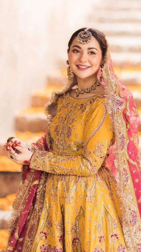 Haldi Pics, Nikah Photography, Mayo Dress, Mendhi Outfit, Haniya Amir, Mehandi Dress, Mere Humsafar, Mayon Dresses, Hijab Brides