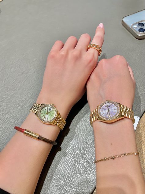 Friends aesthetic green purple luxury matching rolex watch Green Rolex Women, Rolex Watches Women Green, Rolex Purple, Trendy Watches Women, Casio Vintage Watch, Brand Watches Women, Matching Watches, Casio Vintage, Rolex Watches Women