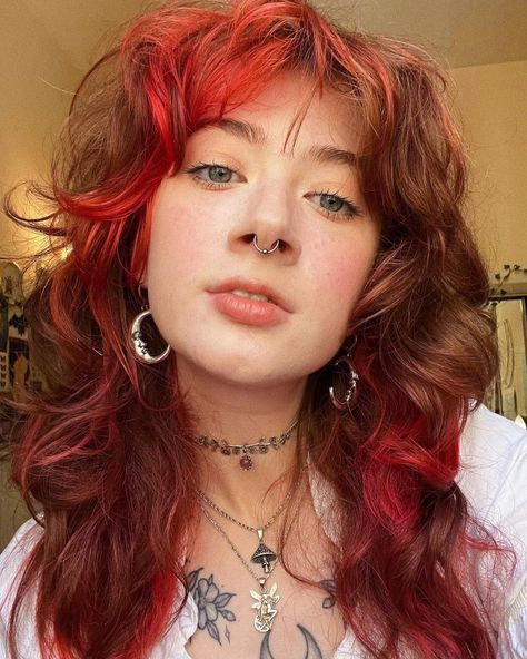 Brown And Coral Hair, Belle Hair, Hair Doos, Coral Hair, Belle Hairstyle, Curly Hair Care Routine, Pretty Ppl, New Cut, Vintage Hair