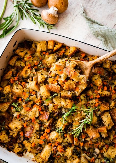 Best Vegetarian Stuffing Casserole Recipe - CucinaByElena Vegetarian Stuffing Recipe, Parsley Chicken, Easy Turkey Recipes Thanksgiving, Easy Thanksgiving Turkey, Thanksgiving Turkey Recipe, Turkey Cooking Times, Homemade Turkey Gravy, Vegetarian Stuffing, Christmas Vegan