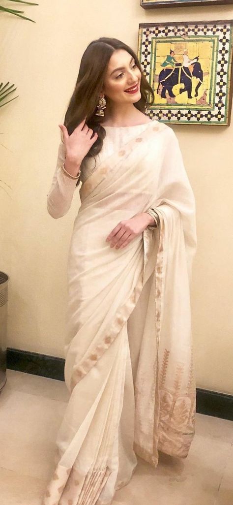 Saree Pakistani Party Wear, White Saare Aesthetic, White Saare Looks, Saree For Muslims, White Sari Aesthetic, Saree Inspo For Wedding, Off White Saree Party Wear, White Saree For Farewell, Saree Styles Modern