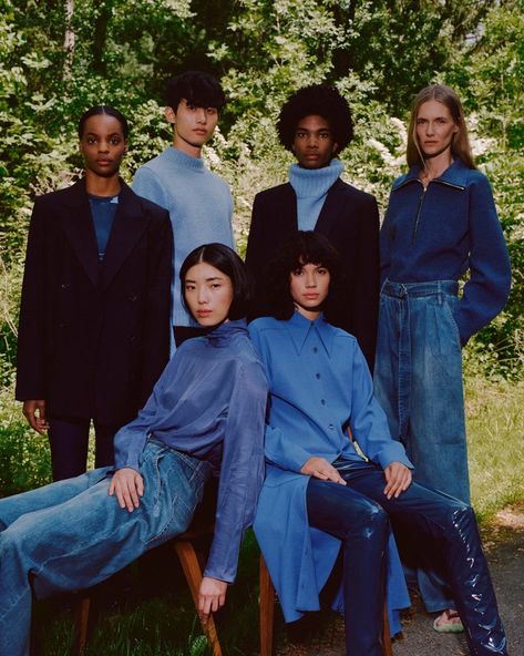 Tibi Resort 2020 [PHOTOS] – WWD Group Photo Poses, Editorial Vogue, Group Photoshoot, Group Poses, People Poses, Group Photography, Resort 2020, Thrifted Outfits, Double Denim