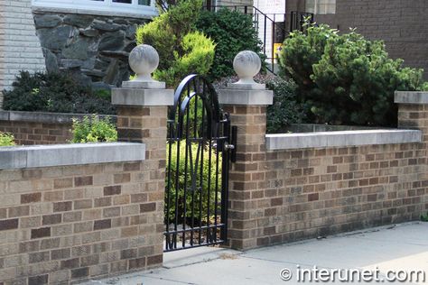 brick fence Low Front Fence, Brick Fence Ideas, Farm Gates Entrance, Fence Around Pool, Jamaica House, Brick Paver Patio, Family Backyard, Metal Gate, Farm Gate