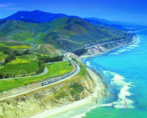 Bucket List: The Most Beautiful Amtrak Train Routes in the USA - The Travel Women Train Travel Usa, Coast Starlight, Amtrak Travel, Train Vacations, Grand Canyon Railway, Amtrak Train, Hearst Castle, Train Route, Scenic Travel