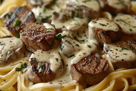 Olive Garden Steak Gorgonzola Alfredo Steak Gorgonzola Alfredo, Gorgonzola Alfredo, Steak Gorgonzola, Steak Pasta, Pasta Recipes Alfredo, Sirloin Steak, Food Babe, Fettuccine Alfredo, Food Therapy