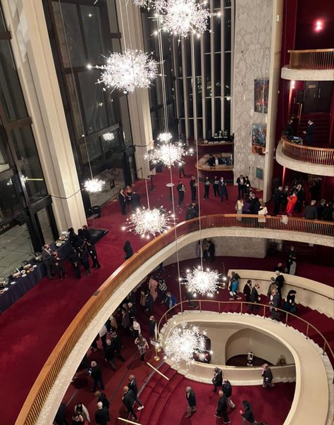 Metropolitan Opera House Nyc, New York Opera, Damien Martinez, Tis The Season For Revenge, Elizabeth Aesthetic, Ny Lifestyle, Opera Night, Auditorium Architecture, Met Opera