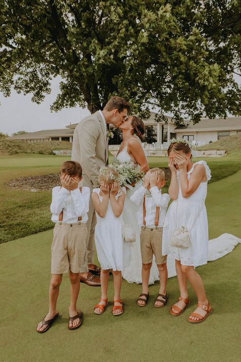 Wedding photography Wedding Pictures With Kids, Fam Goals, Family Photoshoot Poses, I Adore You, Civil Wedding, Wedding With Kids, Family Goals, Family Photoshoot, Family Session