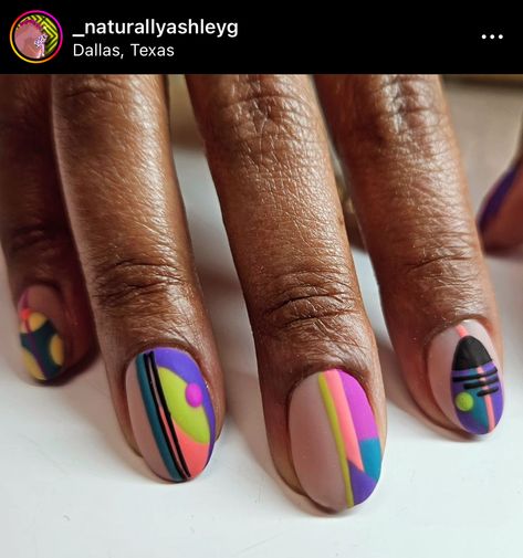 Short Nail Art Designs Classy, Neon Fall Nails, Nail Colors For Dark Skin, Round Nail Designs, Harry Potter Nail Art, Fly Nails, Short Round Nails, Spirit Fingers, Festive Nails