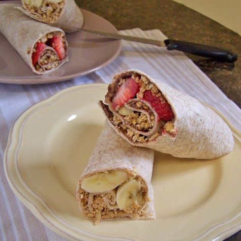 granola wraps Fancy Sandwiches, Breakfast Roll, Fruit Wraps, Fruit Granola, Healthy Egg Breakfast, Clean Foods, Feeling Healthy, Vegetarian Foods, Granola Breakfast