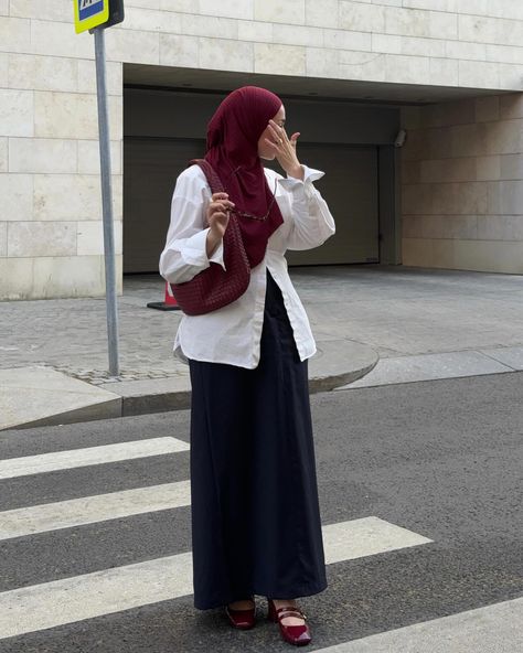 burgundy & blue combo >> 🫐🍇 Modest Burgundy Dress, Burgundy Hijab Outfit, Fall Outfits Hijab, Hijabi Outfits Casual Winter, Blue Hijab Outfit, Burgundy Skirt Outfit, Outfit Hijab Ideas, Hijab Street Fashion, Red Hijab