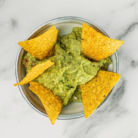 GUACAMOLE CASERO Y NACHOS, ¿PARA QUÉ MÁS? UNA RECETA REDONDA CON SABOR MEXICANO Nachos, Guacamole, Ethnic Recipes