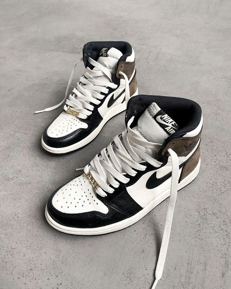 Jordans Black And White Aesthetic, Creative Shoes, Jordan Shoes Girls, Nike Air Jordans, Instagram Giveaway, Retro Shoes, Air Jordan 1 High, Jordan 1 High, Air Jordan Shoes