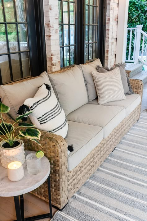 Veranda Furniture Ideas, Sun Porch Furniture, Front Porch Couch Ideas, Modern Farmhouse Front Porch Furniture, Comfortable Porch Furniture, Roof Outdoor Design, Front Porch Patio Furniture Ideas, Simple Patio Furniture, Outdoor Furniture Inside Living Rooms